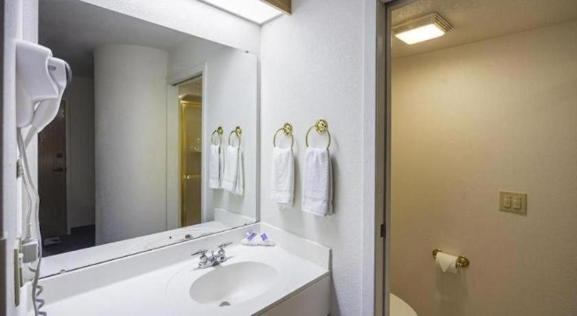 Hotel Markle In I-69 Экстерьер фото